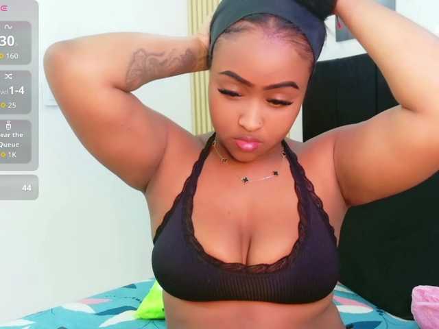 friendsmom live cam on BongaCams