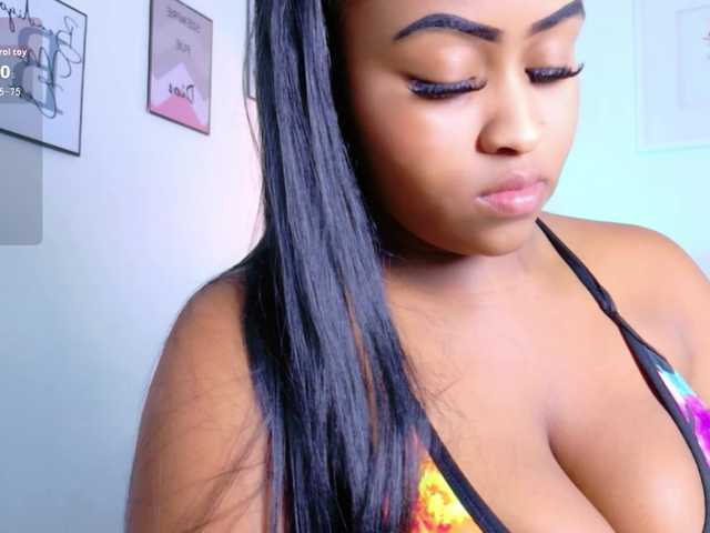 friendsmom live cam on BongaCams