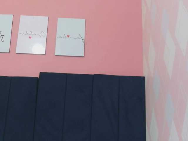 friendsmom Live Cam on BongaCams