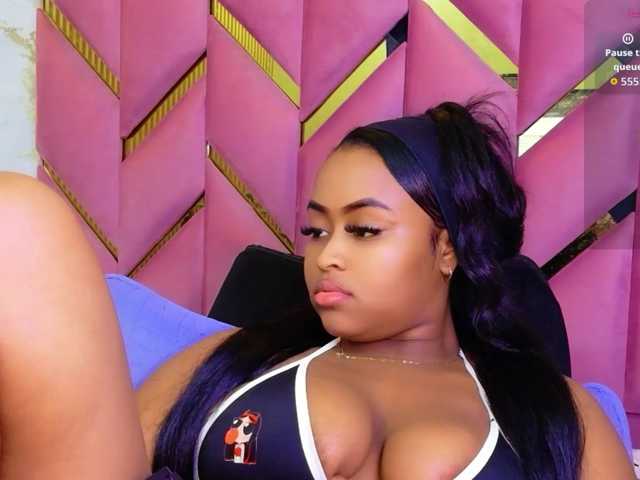 friendsmom live cam on BongaCams