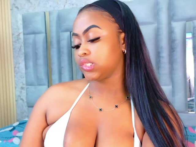 friendsmom live cam on BongaCams