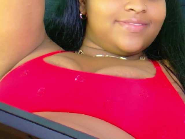 friendsmom live cam on BongaCams