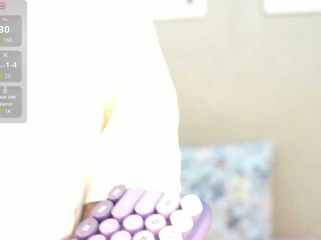 friendsmom live cam on BongaCams