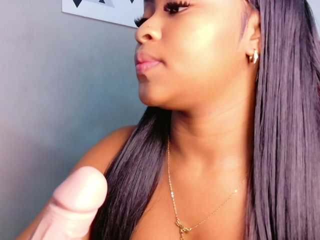 friendsmom live cam on BongaCams
