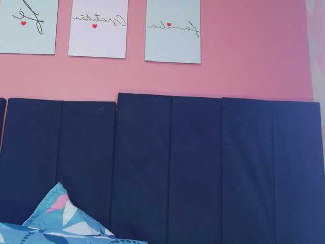 friendsmom live cam on BongaCams