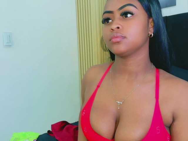 friendsmom live cam on BongaCams