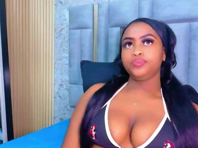 friendsmom live cam on BongaCams