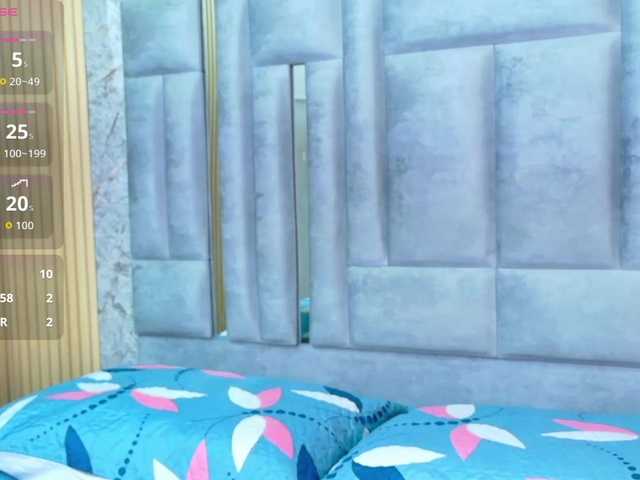 friendsmom live cam on BongaCams