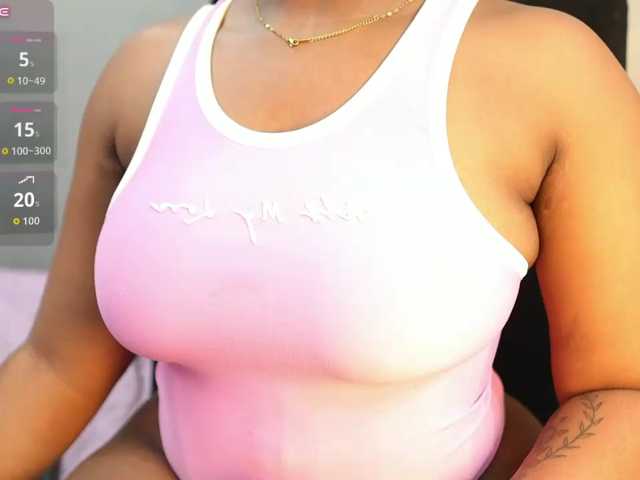 friendsmom live cam on BongaCams