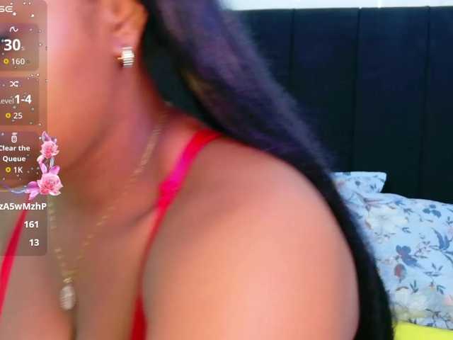 friendsmom live cam on BongaCams