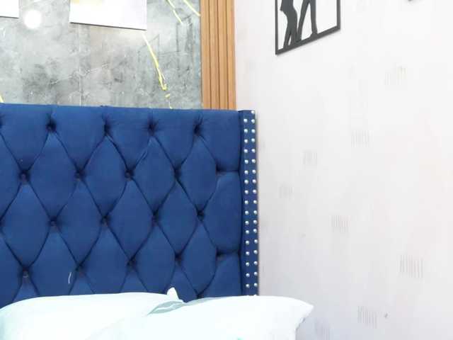 friendsmom live cam on BongaCams