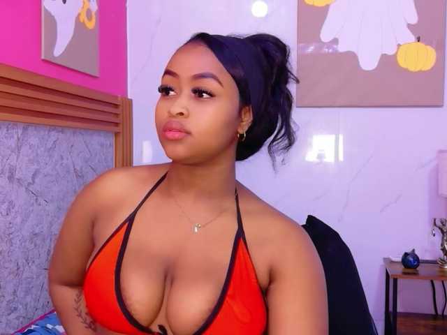 friendsmom live cam on BongaCams