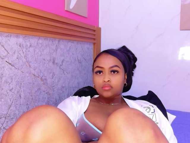 friendsmom live cam on BongaCams