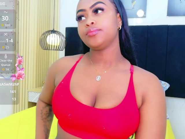 friendsmom live cam on BongaCams