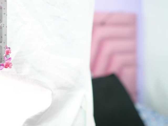 le modèle friendsmom est en webcam porno dans un show sur le site bongacams, il possède les tags suivants: Ebony,Brunette,Shaved