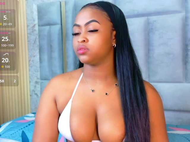 friendsmom live cam on BongaCams