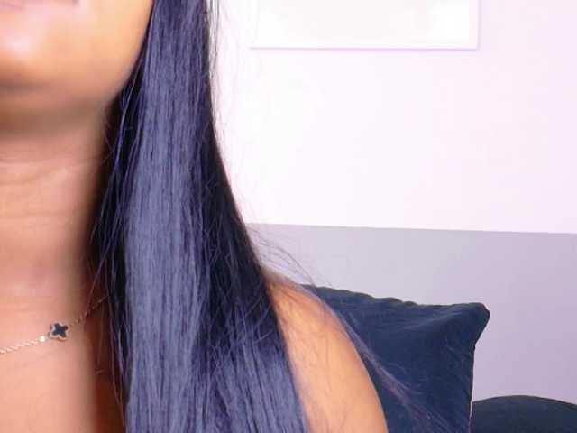friendsmom live cam on BongaCams