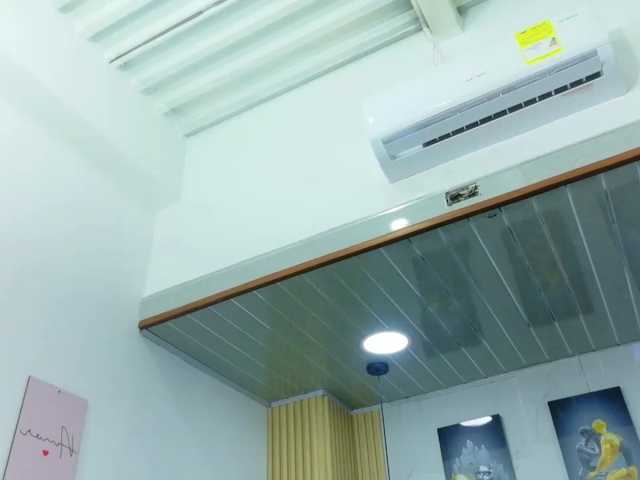 friendsmom live cam on BongaCams