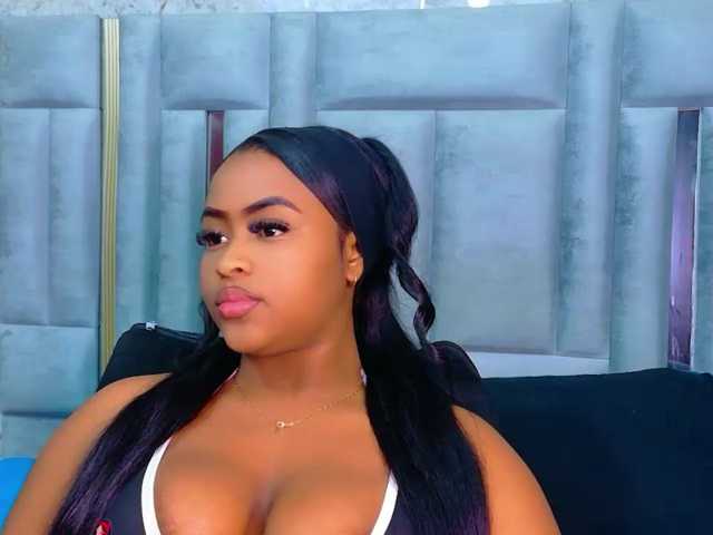 friendsmom, live now on BongaCams