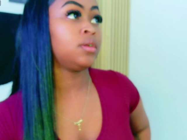 friendsmom live cam on BongaCams