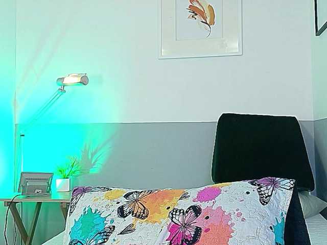 friendsmom live cam on BongaCams