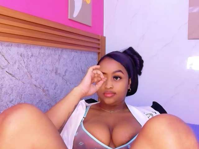 friendsmom live cam on BongaCams