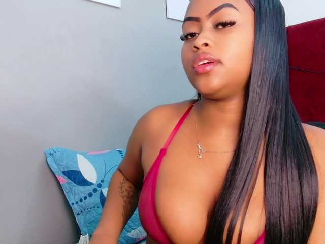 friendsmom live cam on BongaCams