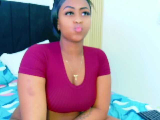 friendsmom live cam on BongaCams
