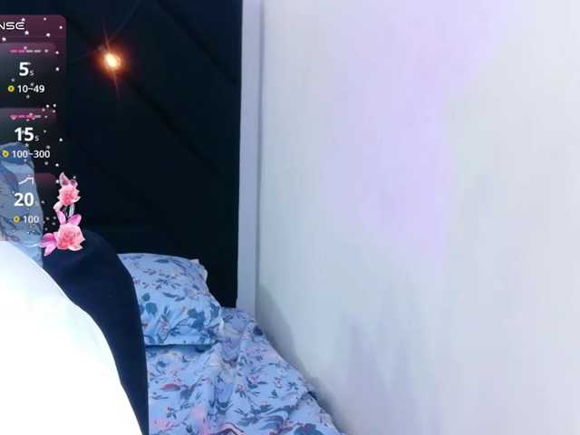 friendsmom, live now on BongaCams