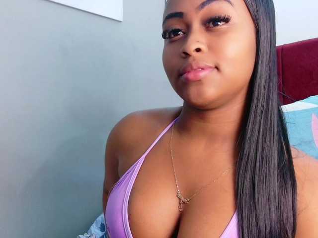 friendsmom live cam on BongaCams