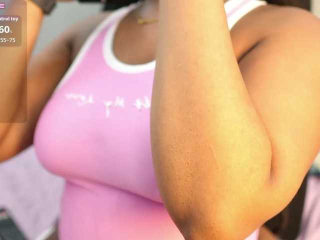 friendsmom live cam on BongaCams