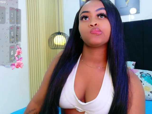 friendsmom live cam on BongaCams
