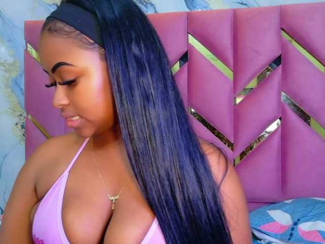 friendsmom webcam bongacams model stream image