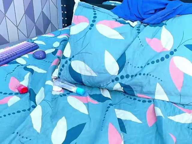friendsmom live cam on BongaCams