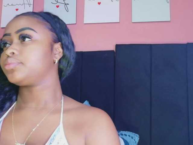 friendsmom live cam on BongaCams