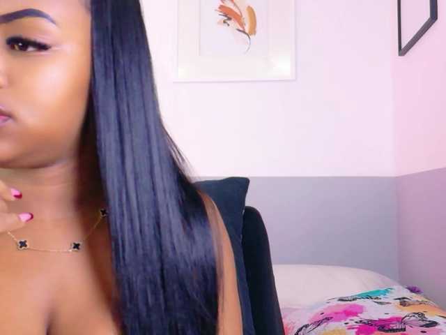 friendsmom live cam on BongaCams