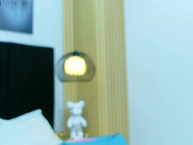 friendsmom live cam on BongaCams