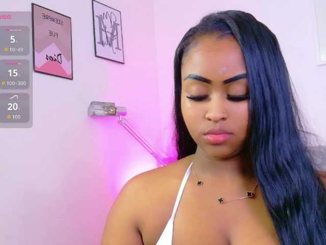friendsmom live cam on BongaCams