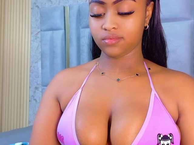 friendsmom live cam on BongaCams