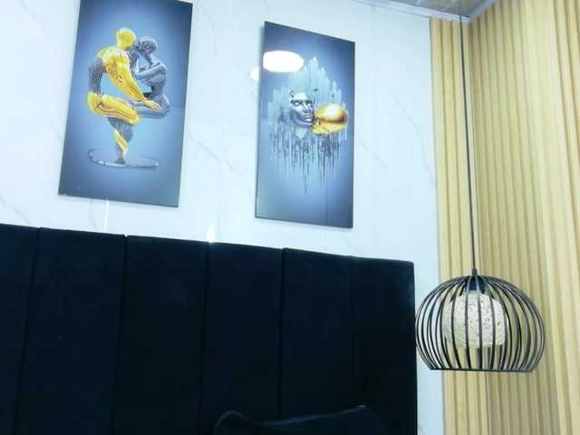 friendsmom live cam on BongaCams