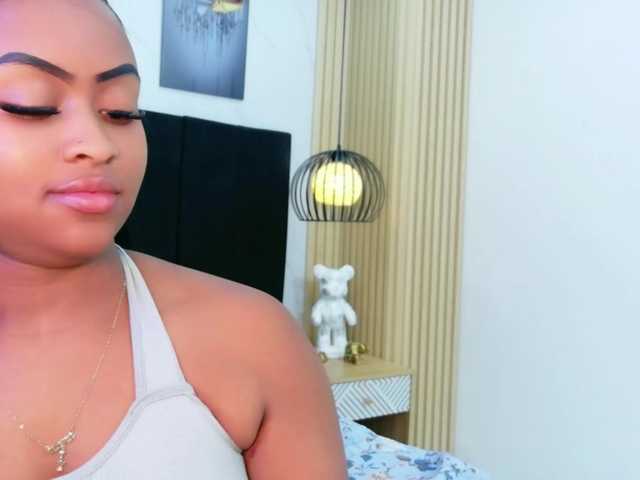 friendsmom live cam on BongaCams