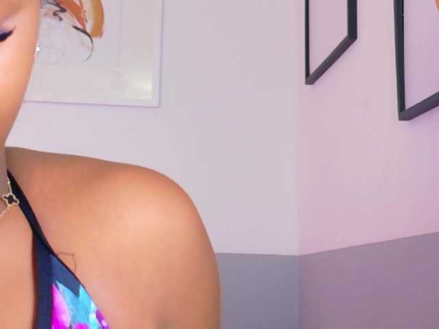 friendsmom live cam on BongaCams