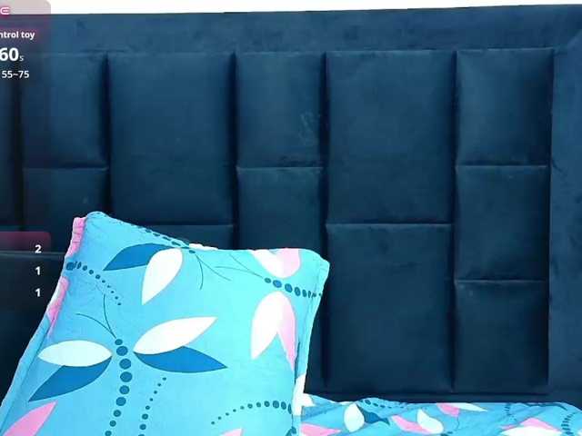 friendsmom live cam on BongaCams