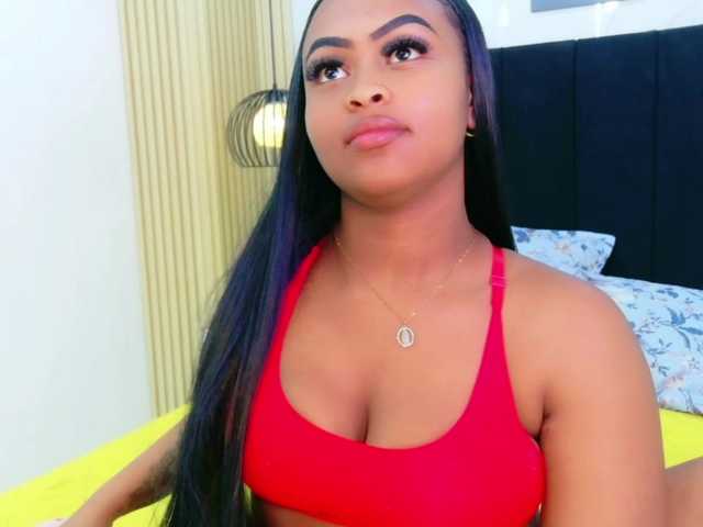 friendsmom live cam on BongaCams
