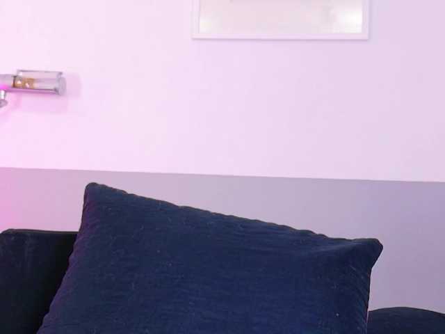 friendsmom live cam on BongaCams