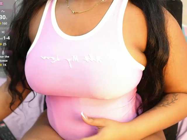 friendsmom live cam on BongaCams