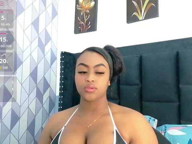 friendsmom live cam on BongaCams
