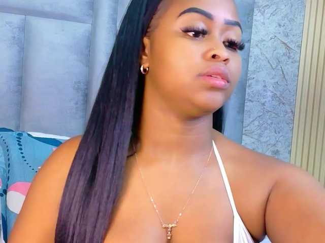 friendsmom live cam on BongaCams