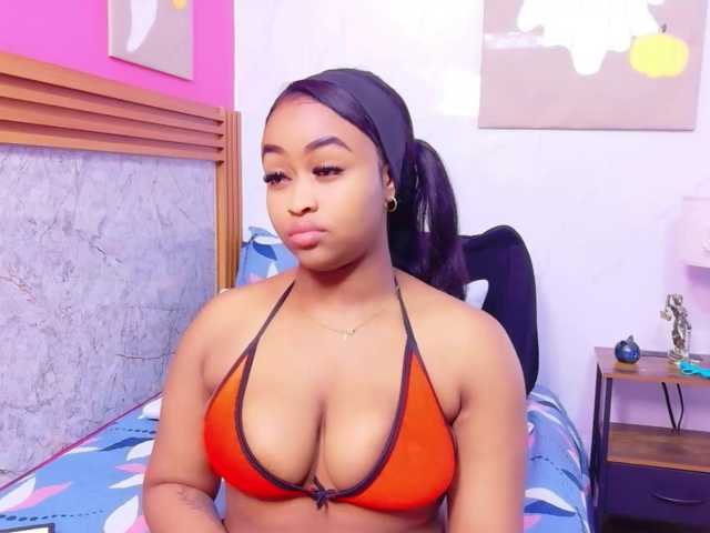 friendsmom live cam on BongaCams