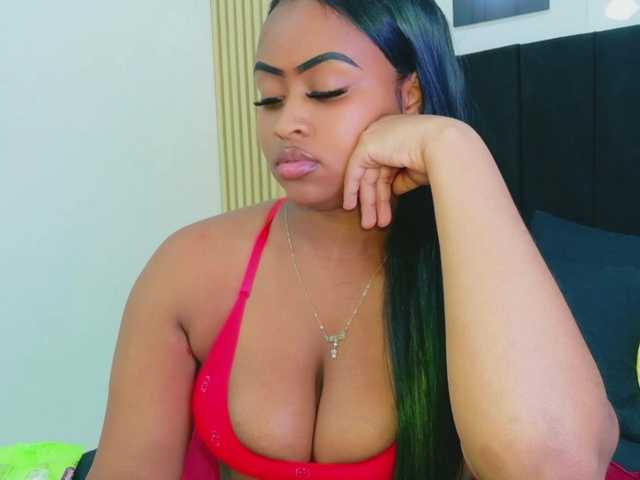 friendsmom live cam on BongaCams